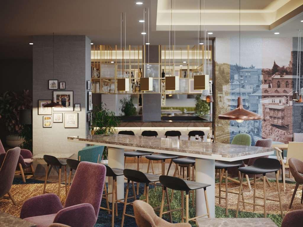 Hilton Garden Inn Tbilisi Riverview المطعم الصورة